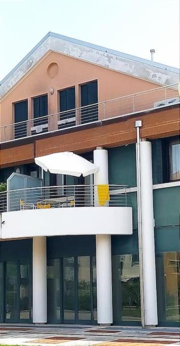 Orizzonte Marino Giallo Angolo Solare Verso La Laguna كافالّينو المظهر الخارجي الصورة