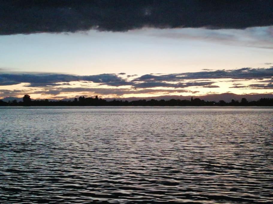 Orizzonte Marino Giallo Angolo Solare Verso La Laguna كافالّينو المظهر الخارجي الصورة