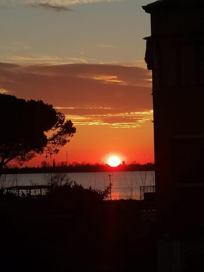 Orizzonte Marino Giallo Angolo Solare Verso La Laguna كافالّينو المظهر الخارجي الصورة